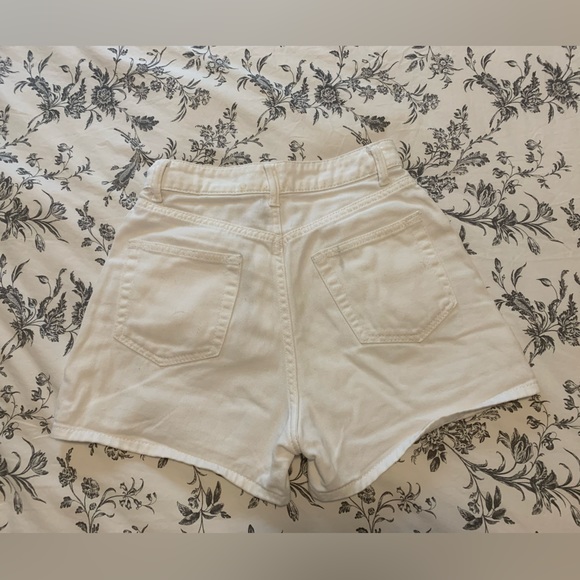 H&M Shorts - Picture 2 of 2